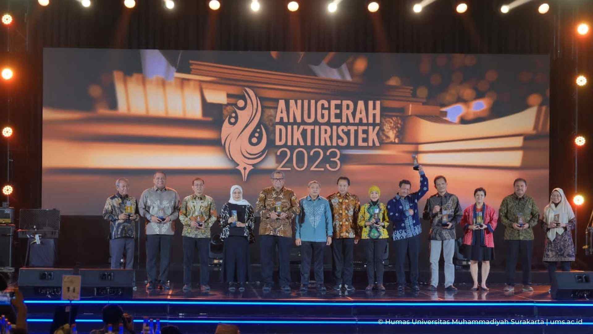 Jadi-Salah-Satu-Kampus-Ternama-UMS-Raih-3-Penghargaan-di-Anugerah-Diktiristek-2023_11zon